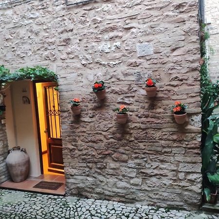 Ferienwohnung Nel Vicolo Dei Baci - Casa Vacanze Al Bacio Spello Exterior foto