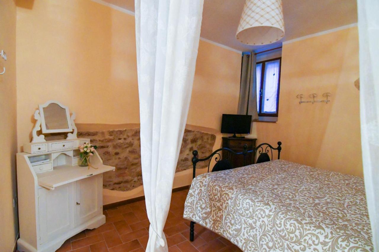 Ferienwohnung Nel Vicolo Dei Baci - Casa Vacanze Al Bacio Spello Exterior foto