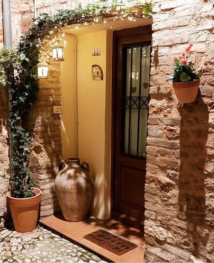 Ferienwohnung Nel Vicolo Dei Baci - Casa Vacanze Al Bacio Spello Exterior foto